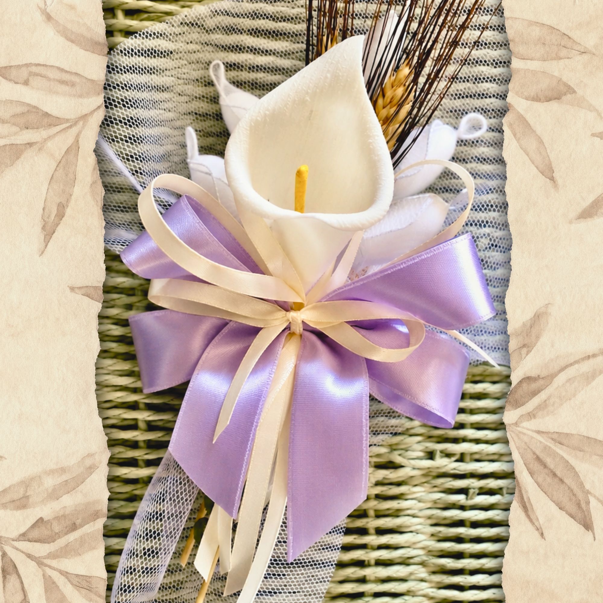 Pacchetti regalo artigianali con carta, nastri e fiori secchi